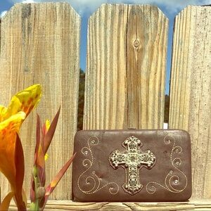 Country Road Hard Case Clutch /Wallet Cross Accent